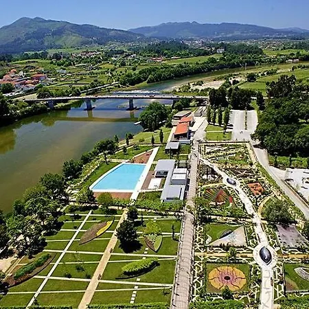 Casa Da Pedrosa Bed & Breakfast *