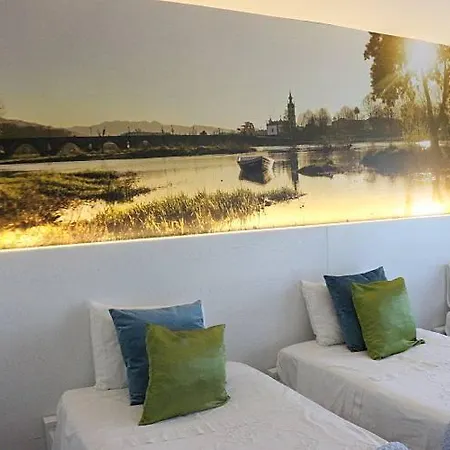 Casa Da Pedrosa Bed & Breakfast *